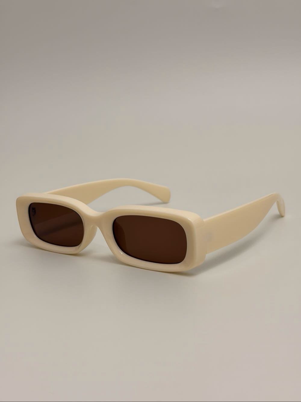 rzbab7ux8f Sunglasses - Image 1
